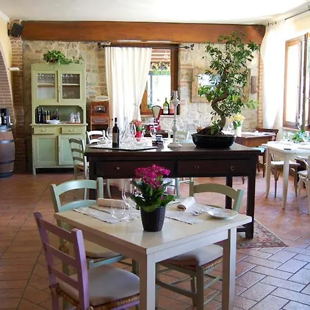 Sleeps 2 Pool Wifi Apartment